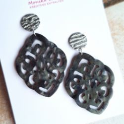 Bild von Ornament-Ohrstecker - Rhombusform aus Resin - black