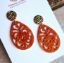 Bild von Ornament-Ohrstecker - Tropfenform aus Resin - flame orange - Stecker Edelstahl gold