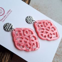 Bild von Ornament-Ohrstecker - Rhombusform aus Resin - fruit dove pink